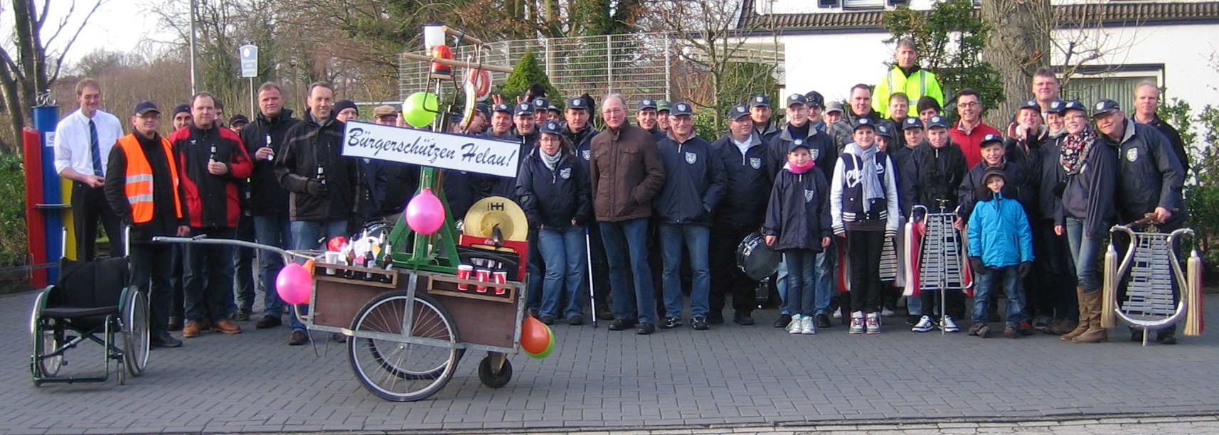 Mitglieder des Bürgerschützenvereins Hauenhorst zogen als Vorboten der närrischen Zeit durch die Ortschaft